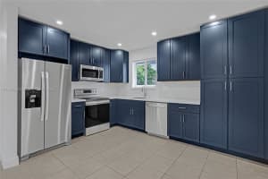 136 Nw 6th Ave 2, Hallandale Beach