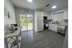 222 Sw 8th St B, Dania Beach