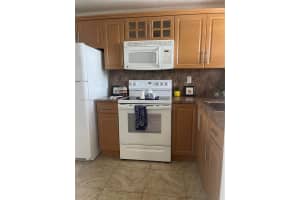 8345 Sunrise Lakes Blvd 309, Sunrise