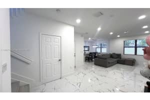 10117 W 32nd Ln 0, Hialeah