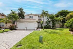 13704 S Garden Cove Cir, Davie