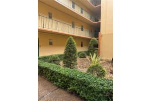 1975 W 44th Pl 505, Hialeah