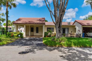 16273 Laurel Dr 7, Weston