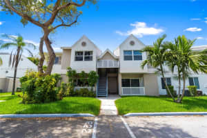 17580 Nw 67th Pl D-1, Hialeah
