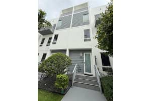 9165 Nw 33rd St, Doral