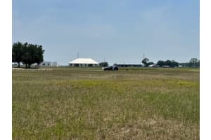 8701 Hampshire Dr., Sebring