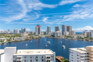 427 Golden Isles Dr 16f, Hallandale Beach