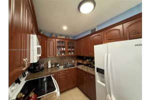 1560 W 46th St 229, Hialeah