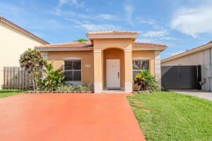 8117 Nw 199th Ter, Hialeah