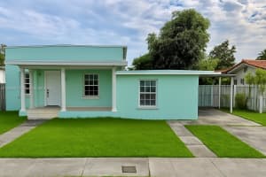 244 W 39th Pl, Hialeah