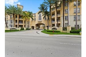 3001 Ne 185th St 121, Aventura