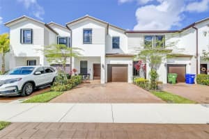 156 Sw 185th Way, Pembroke Pines