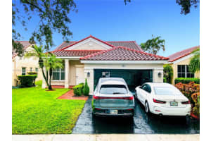 869 Sand Creek Cir, Weston