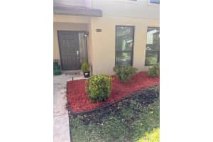811 Sandtree Dr 811, Palm Beach Gardens