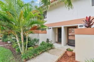 4347 Sw 70th Ter, Davie