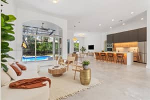 10275 Oak Meadow Ln, Lake Worth