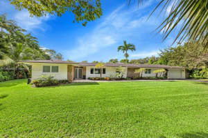 10110 Sw 66th St, Miami