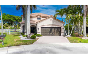 663 Live Oak Ln, Weston