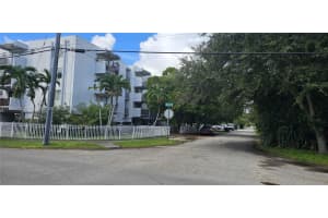 1090 Ne 129th St 205, North Miami