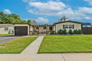 421 Sw 64th Way, Pembroke Pines