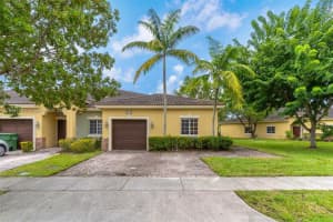3327 Ne 11th Dr, Homestead