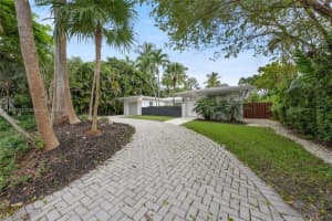 1825 Alamanda Dr, North Miami