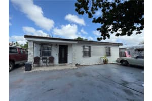 825 E 9th Ln, Hialeah