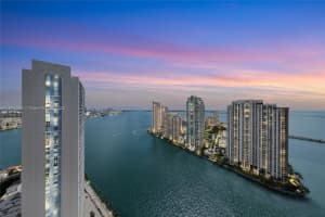 300 S Biscayne Blvd T-3312, Miami