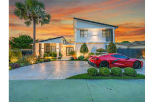 8761 Sw 56th St, Miami