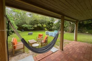 1055 Ne 121st St, North Miami