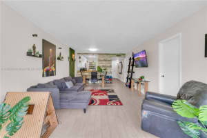 9410 Poinciana Pl 206, Davie 9410 Poinciana Pl 206, Davie