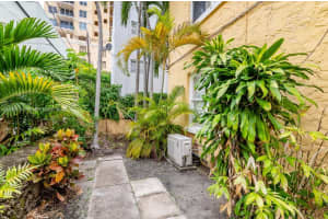 126 Mendoza Ave 5, Coral Gables