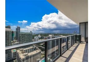 45 Sw 9th St 3905, Miami