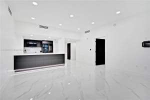 1800 N Bayshore Dr 512, Miami