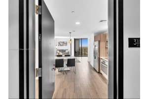 121 Ne 34th St 3114, Miami