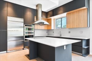 21320 Ne 26th Ave, Miami