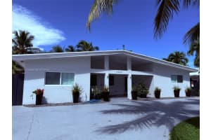 2325 Ne 194th St, Miami