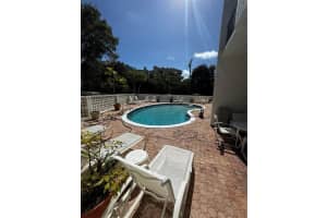 77 Crandon Blvd 4e, Key Biscayne