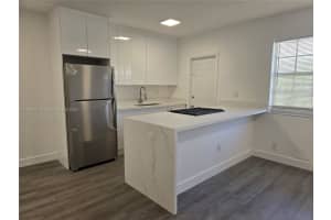 8000 Tatum Waterway Dr 5, Miami Beach