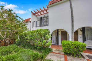 450 Grapetree Dr 313, Key Biscayne