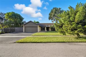 8240 Nw 51st Ct, Lauderhill