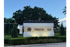 1825 Victoria Pointe Cir, Weston