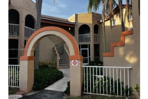 8842 Sw 3rd St 105, Pembroke Pines