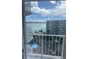 7601 E Treasure Dr 1005, North Bay Village