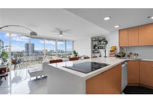 7601 E Treasure Dr 1011, North Bay Village