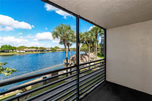1100 Colony Point Cir 208, Pembroke Pines