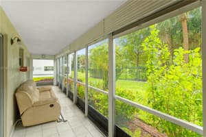 4800 Hillcrest Ln 101, Hollywood