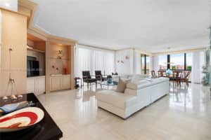 19667 Turnberry Way 3d, Aventura
