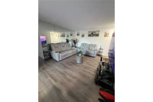 30 E 39 325, Hialeah