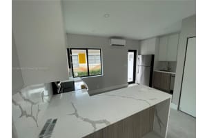 1050 Ne 9th Ave 2, Fort Lauderdale 1050 Ne 9th Ave 2, Fort Lauderdale